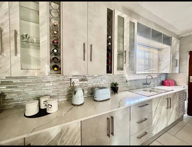 3 BEDROOM HOUSE FOR SALE IN VANDERBIJLPARK CW 2